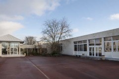 L'entrée et la salle polyvalente du lycée agricole de Coutances © Région Basse-Normandie – Inventaire général – Anastasia Anne, 2014
