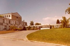La cour d'honneur et l'entrée du lycée agricole de Coutances, 1985 © droits réservés